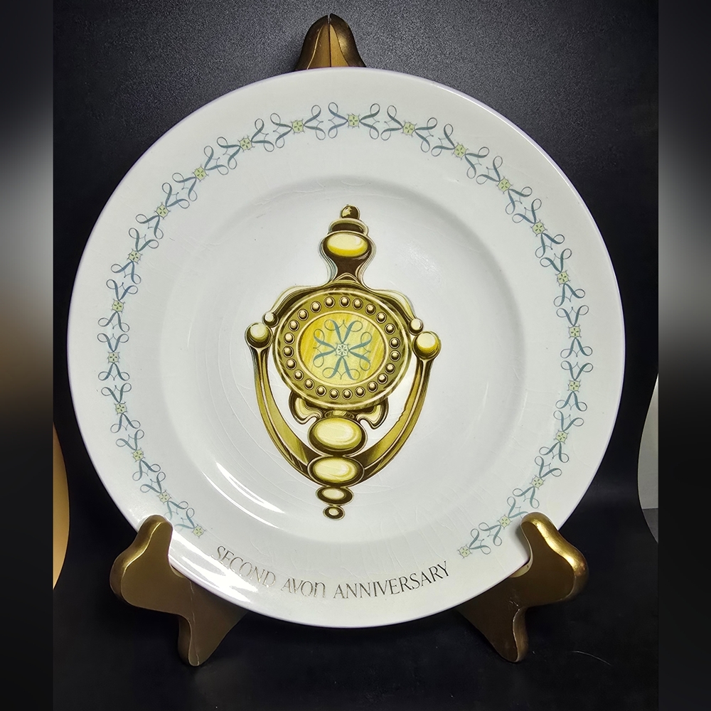Vintage Avon Doorknocker 2nd Anniversary Plate, 8 inch plate